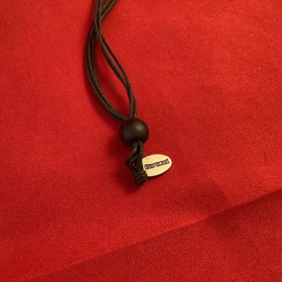 Long black beaded necklace with a bead shaped like a bird - Picture 2 of 5